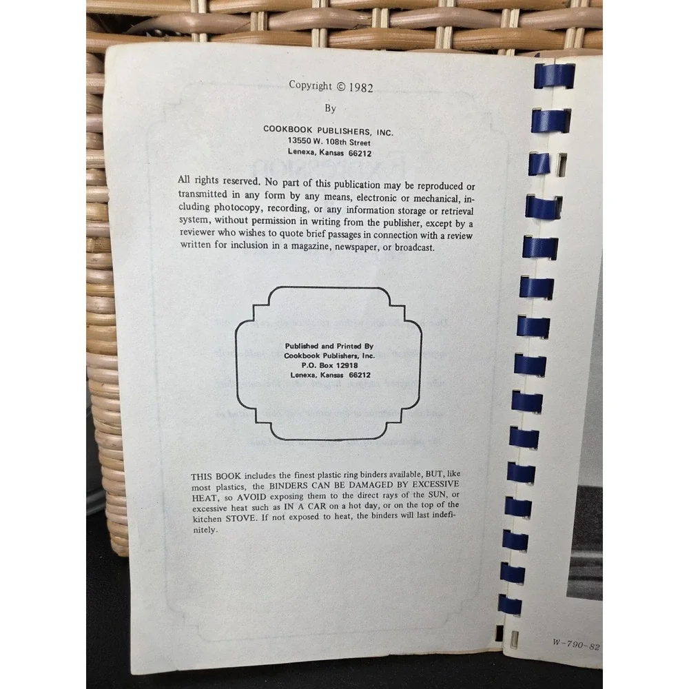 Torrance Refinery Mobile Motor Oil Employee‎ Cookbook 1982 Torrance, California